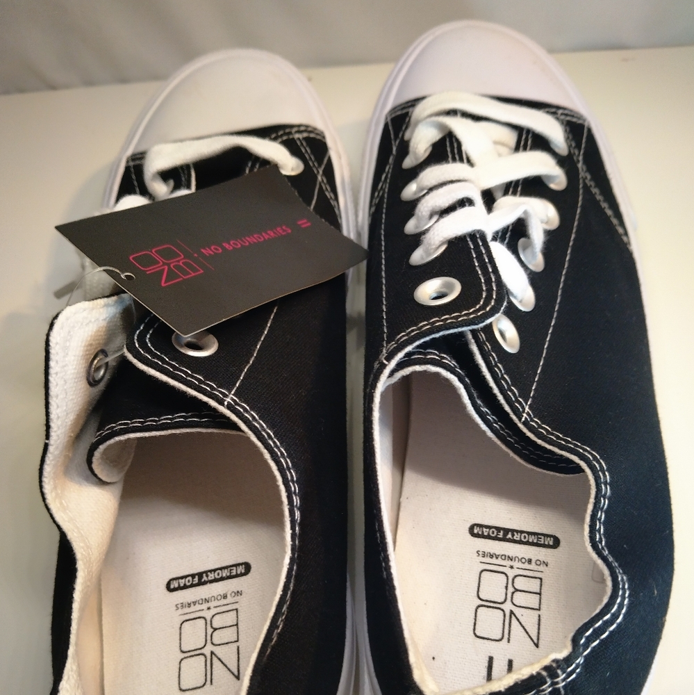 Shoes - Picture 5 of 7